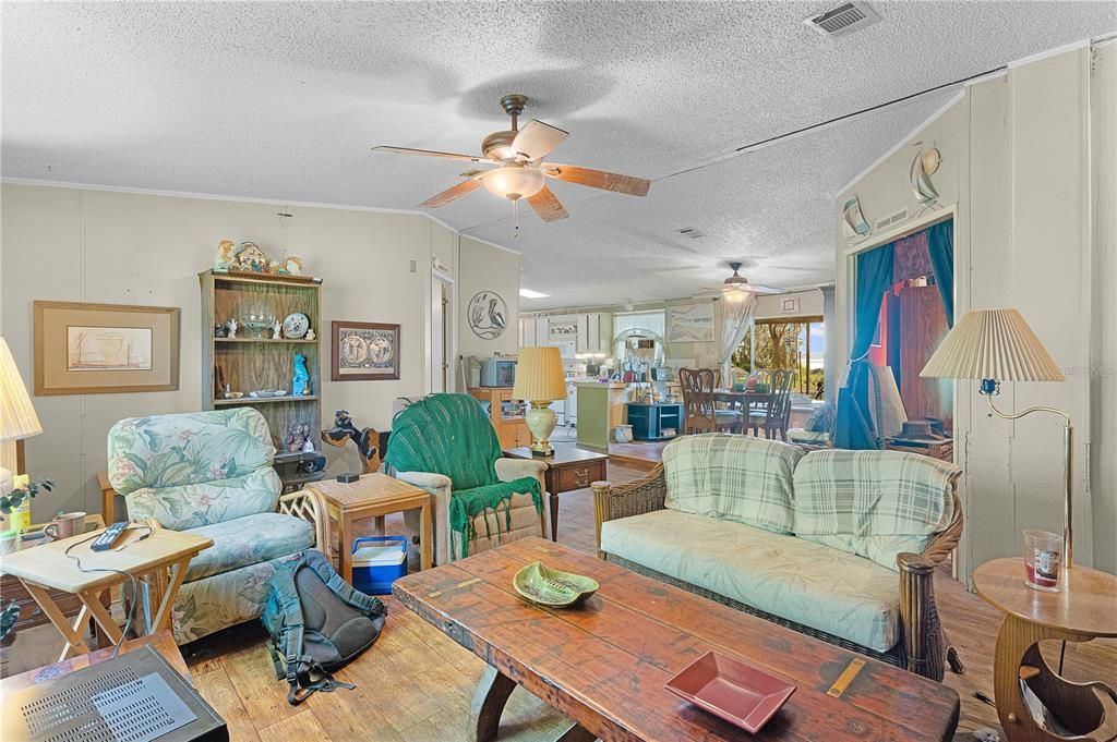 For Sale: $169,900 (3 beds, 2 baths, 1596 Square Feet)