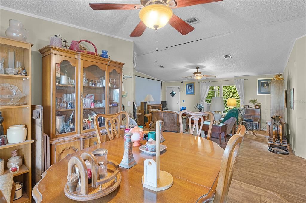 For Sale: $169,900 (3 beds, 2 baths, 1596 Square Feet)