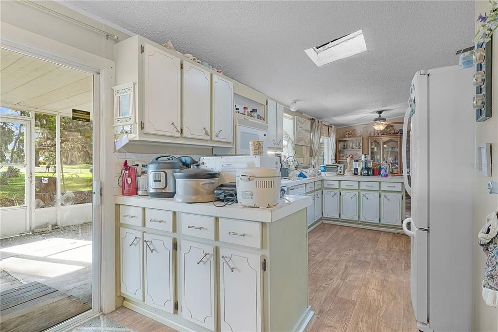 For Sale: $169,900 (3 beds, 2 baths, 1596 Square Feet)