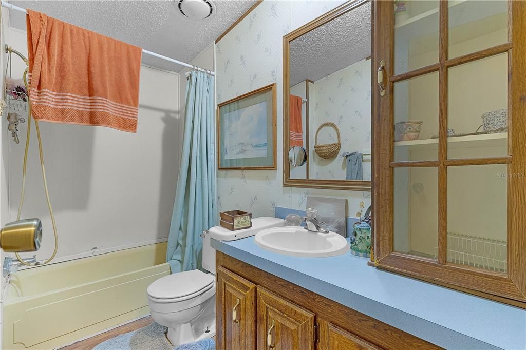 For Sale: $169,900 (3 beds, 2 baths, 1596 Square Feet)