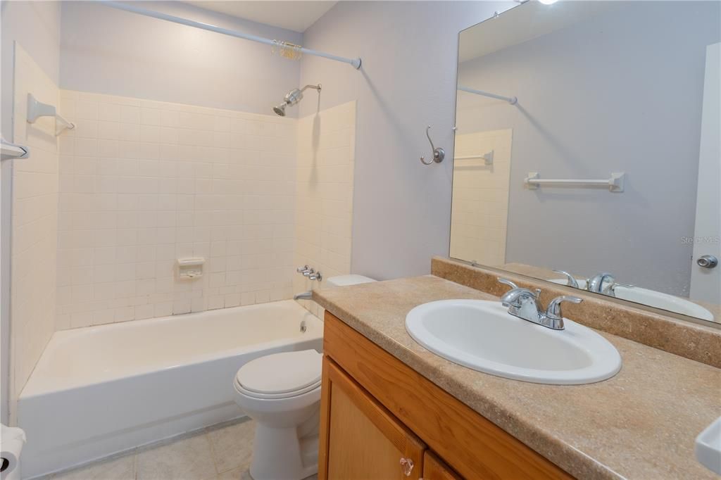 На продажу: $274,999 (2 спален, 2 ванн, 1018 Квадратных фут)