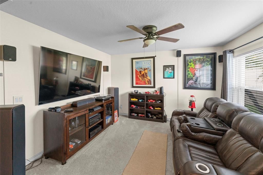 En Venta: $484,900 (3 camas, 2 baños, 2409 Pies cuadrados)