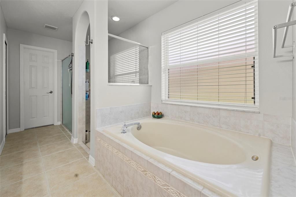 En Venta: $484,900 (3 camas, 2 baños, 2409 Pies cuadrados)