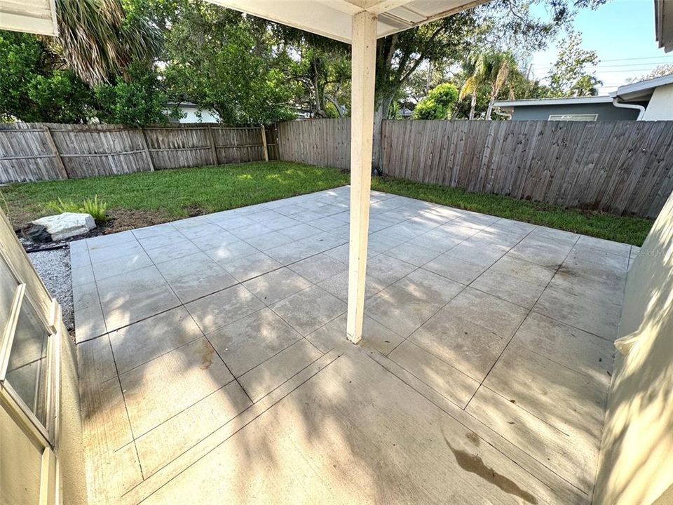 For Sale: $379,900 (2 beds, 2 baths, 1116 Square Feet)
