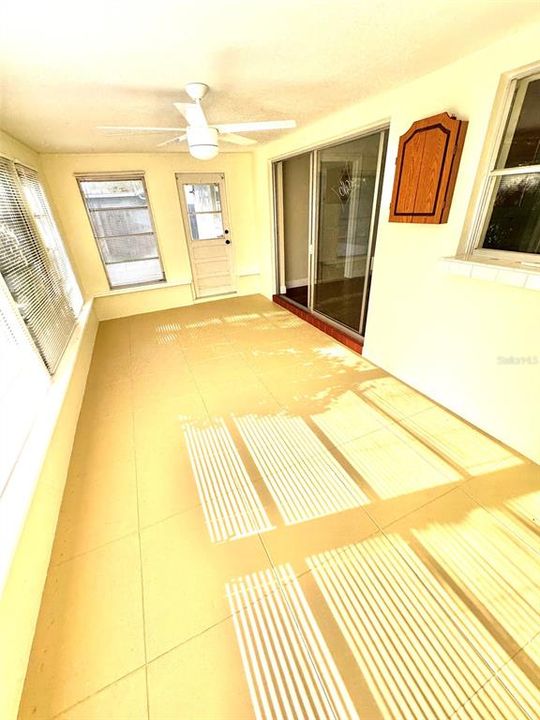 For Sale: $379,900 (2 beds, 2 baths, 1116 Square Feet)