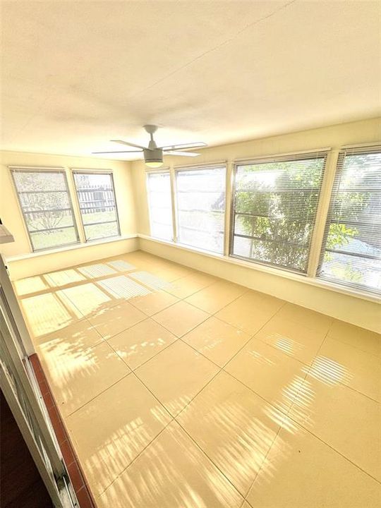 For Sale: $379,900 (2 beds, 2 baths, 1116 Square Feet)