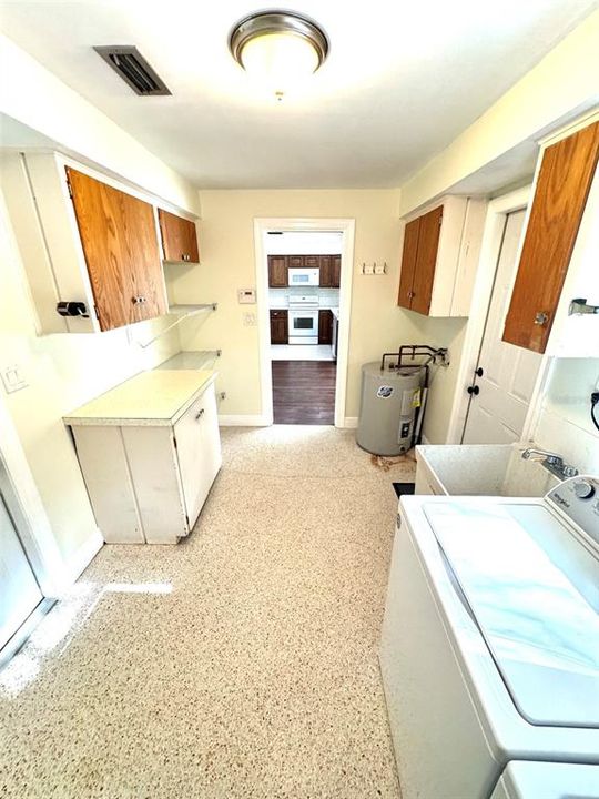 For Sale: $379,900 (2 beds, 2 baths, 1116 Square Feet)