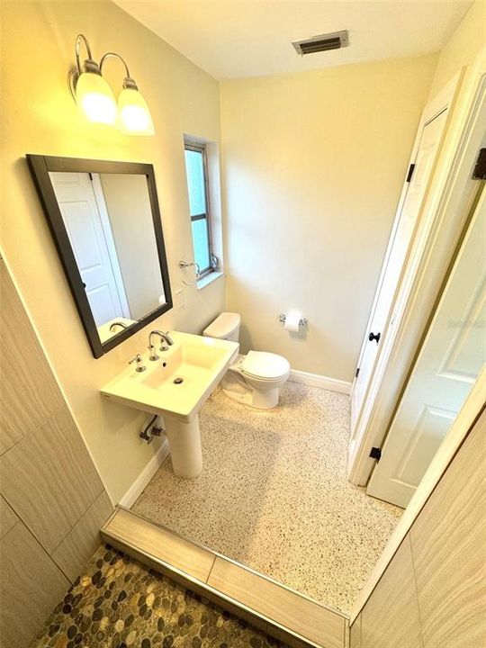 For Sale: $379,900 (2 beds, 2 baths, 1116 Square Feet)