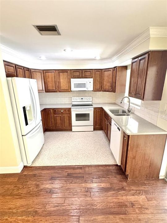 For Sale: $379,900 (2 beds, 2 baths, 1116 Square Feet)