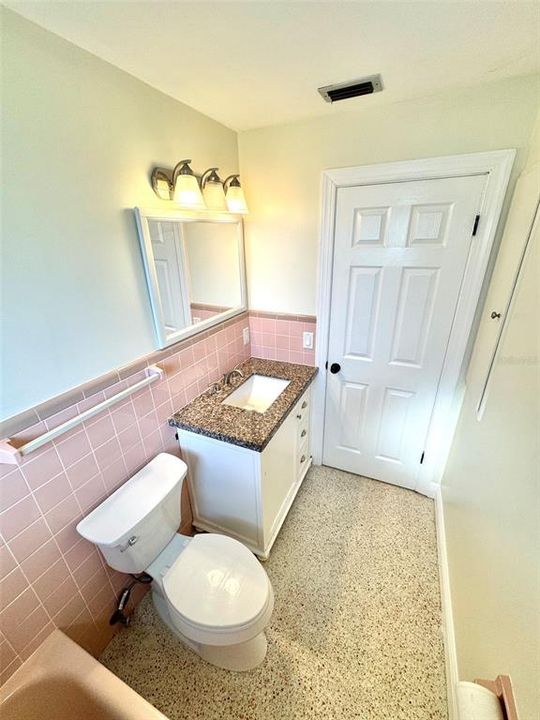 For Sale: $379,900 (2 beds, 2 baths, 1116 Square Feet)