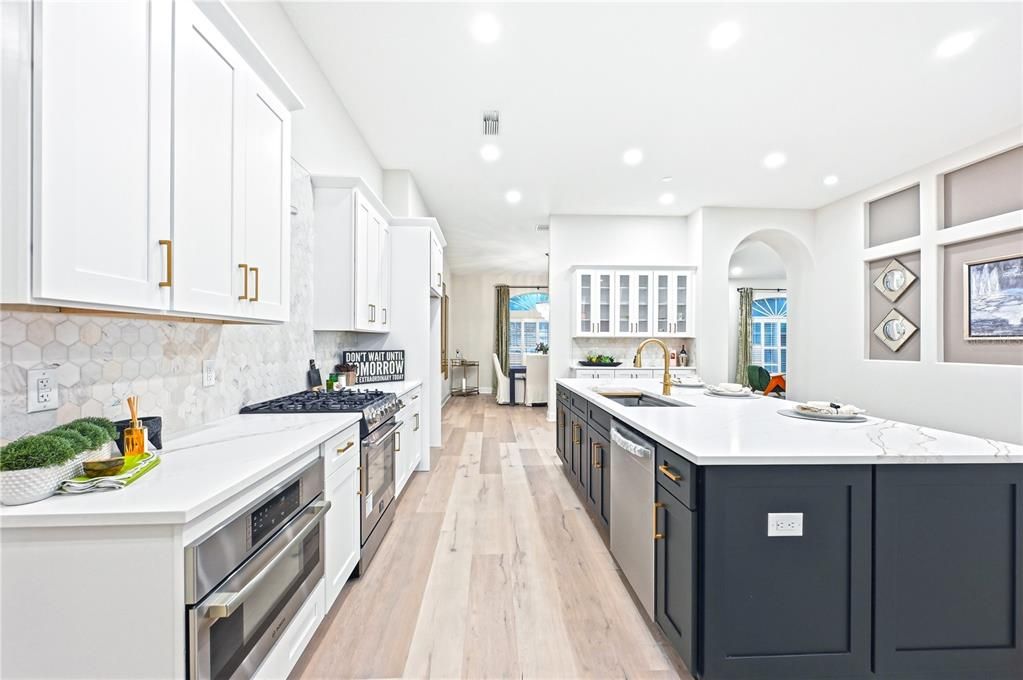 Activo con contrato: $779,900 (4 camas, 3 baños, 2907 Pies cuadrados)