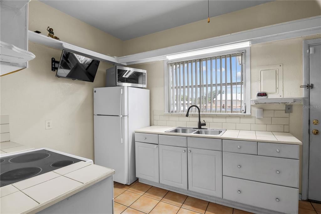 For Sale: $149,900 (2 beds, 1 baths, 1001 Square Feet)