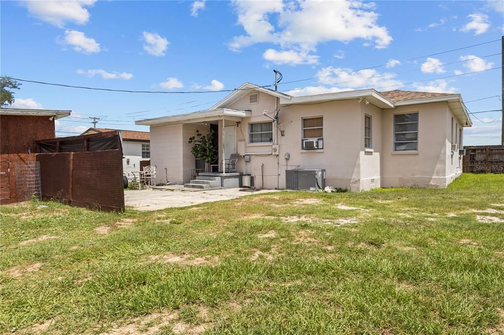 For Sale: $149,900 (2 beds, 1 baths, 1001 Square Feet)