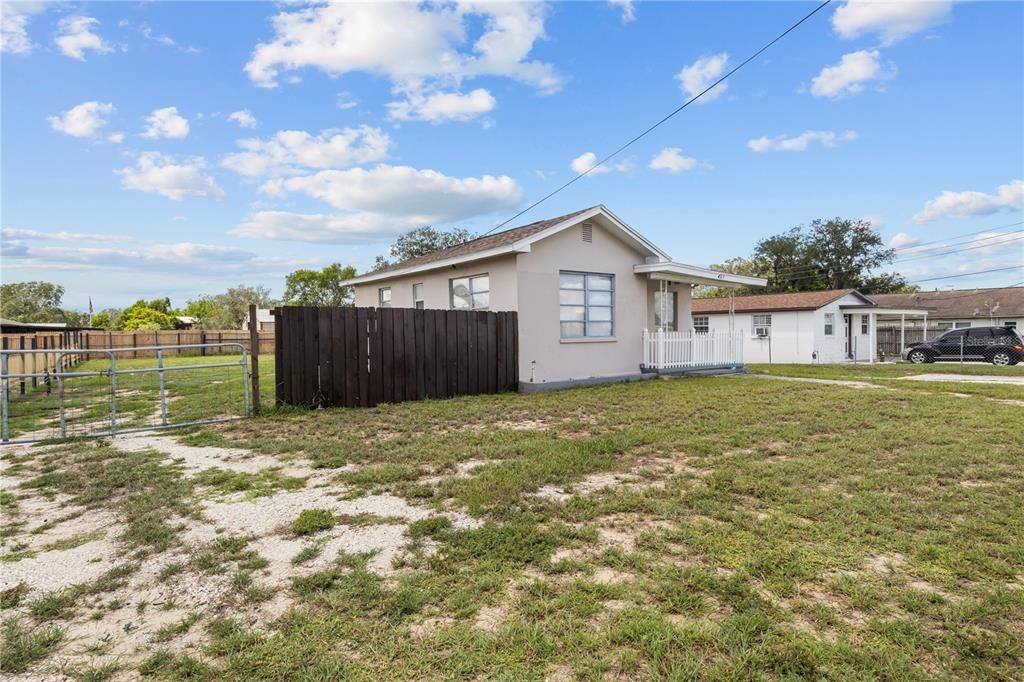 For Sale: $149,900 (2 beds, 1 baths, 1001 Square Feet)