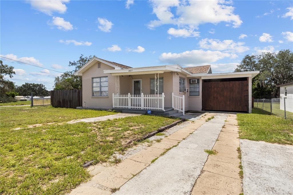 For Sale: $149,900 (2 beds, 1 baths, 1001 Square Feet)