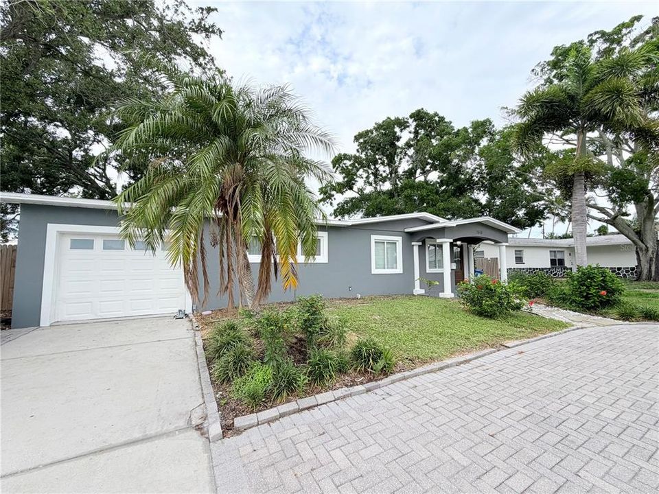 For Rent: $3,250 (3 beds, 2 baths, 1140 Square Feet)