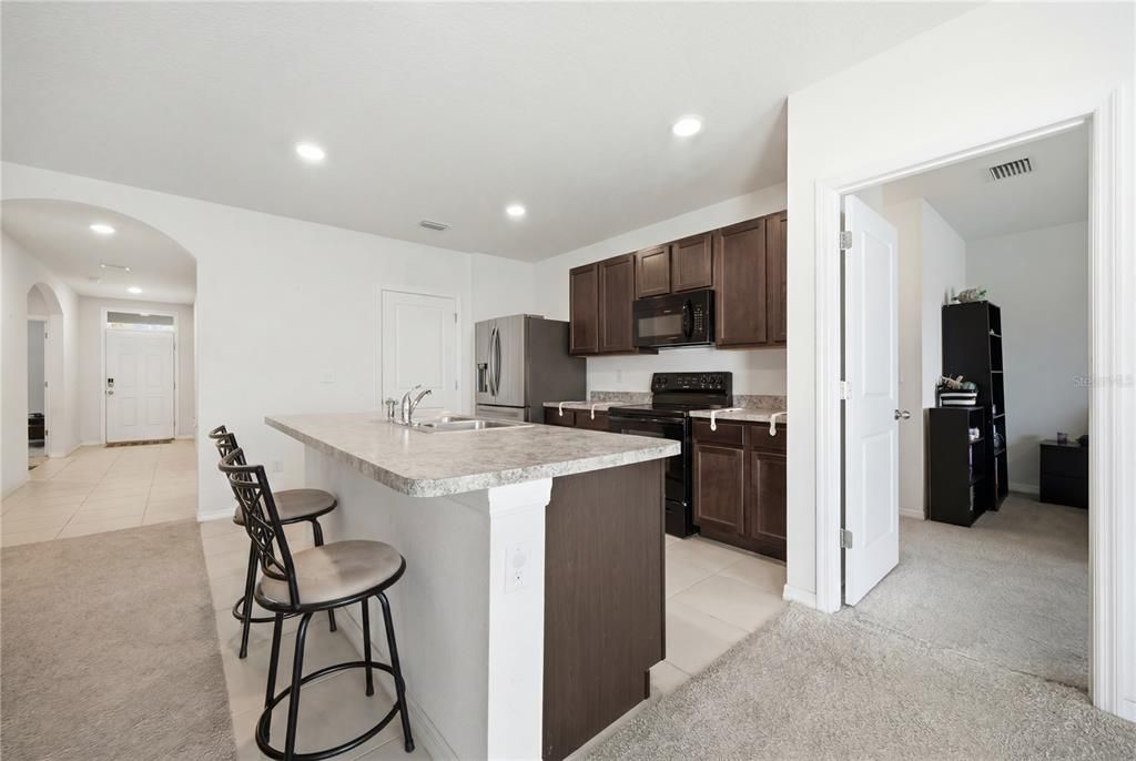 Active With Contract: $292,000 (3 beds, 2 baths, 1672 Square Feet)