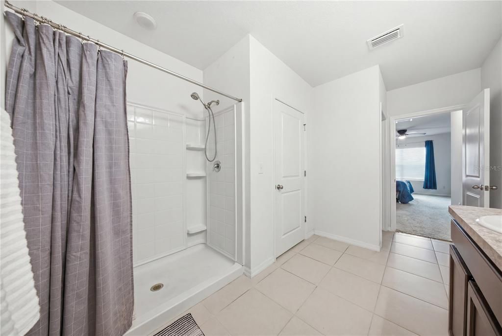Active With Contract: $292,000 (3 beds, 2 baths, 1672 Square Feet)