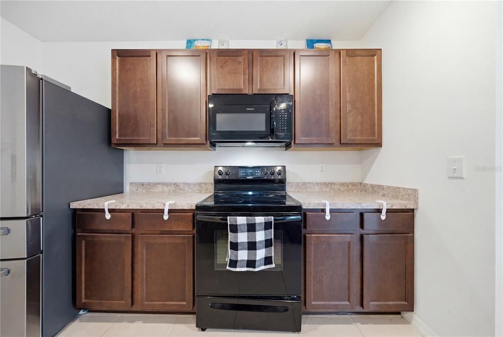Active With Contract: $292,000 (3 beds, 2 baths, 1672 Square Feet)