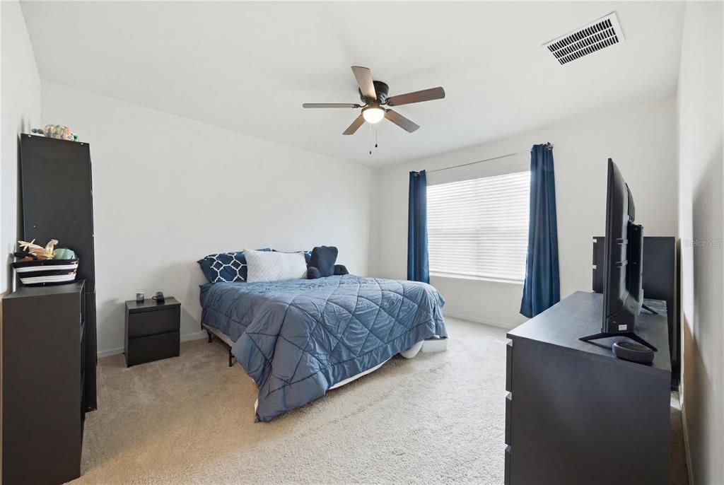 Active With Contract: $292,000 (3 beds, 2 baths, 1672 Square Feet)
