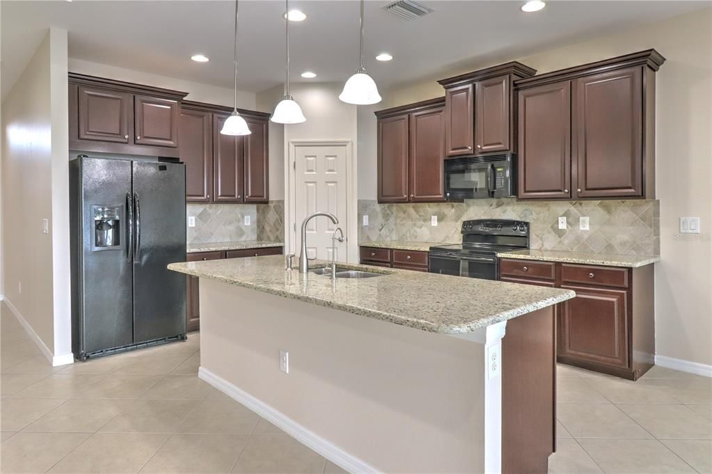 En Venta: $379,900 (3 camas, 2 baños, 1986 Pies cuadrados)