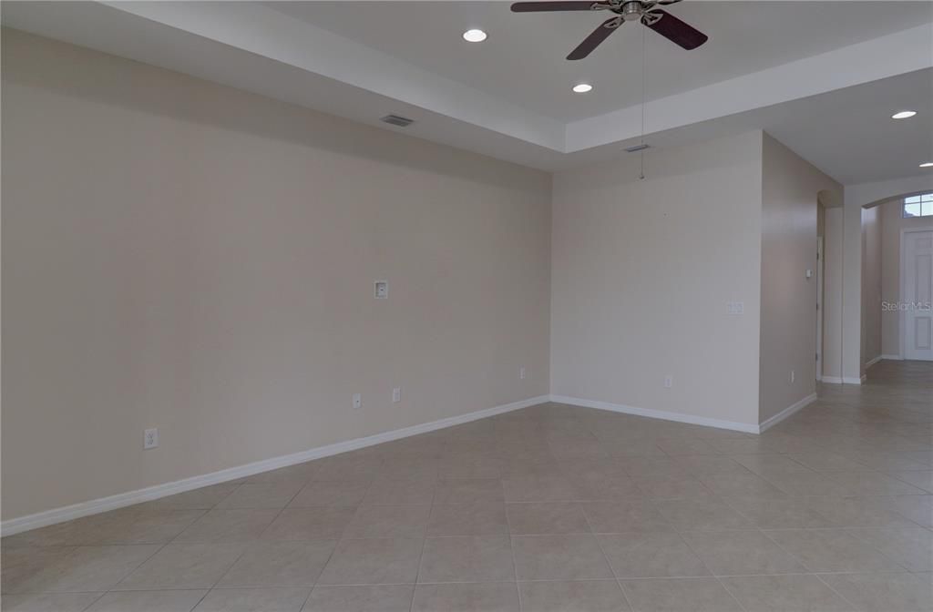 En Venta: $379,900 (3 camas, 2 baños, 1986 Pies cuadrados)