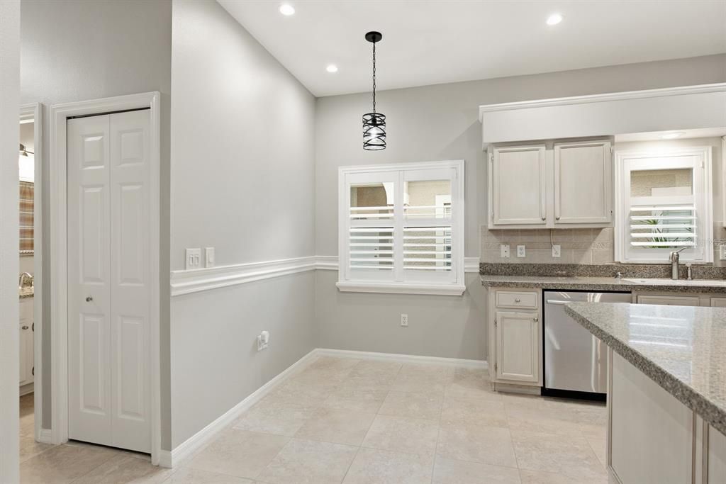 For Sale: $410,000 (2 beds, 2 baths, 1662 Square Feet)