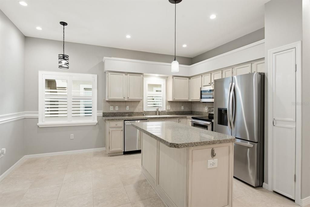 For Sale: $410,000 (2 beds, 2 baths, 1662 Square Feet)