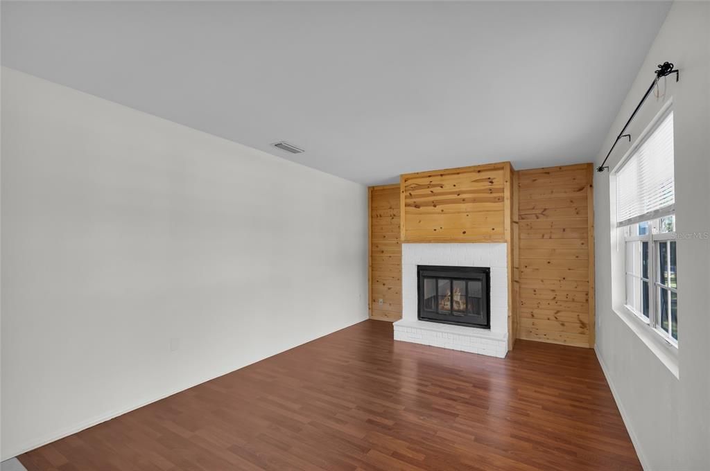 На продажу: $229,900 (3 спален, 2 ванн, 1056 Квадратных фут)