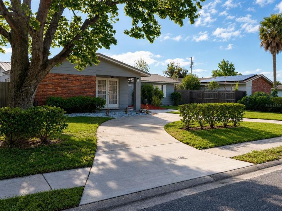 For Sale: $475,000 (4 beds, 2 baths, 1992 Square Feet)