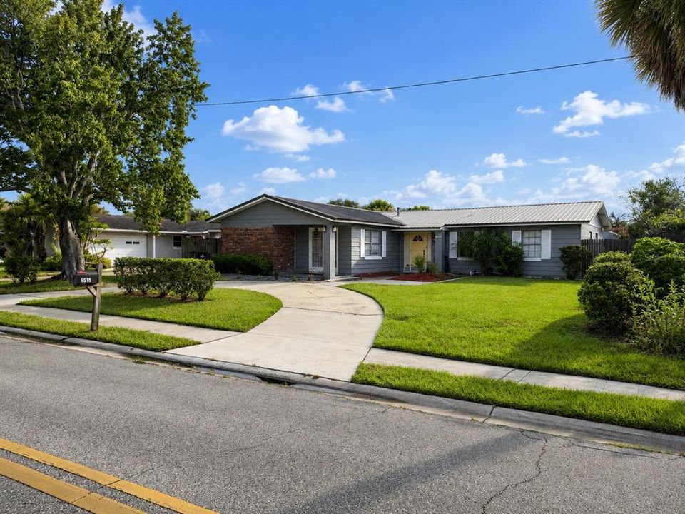 For Sale: $475,000 (4 beds, 2 baths, 1992 Square Feet)