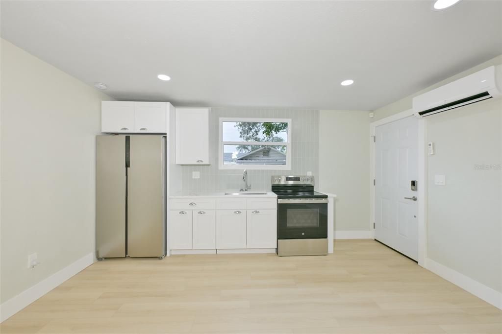 For Rent: $2,100 (3 beds, 2 baths, 1400 Square Feet)