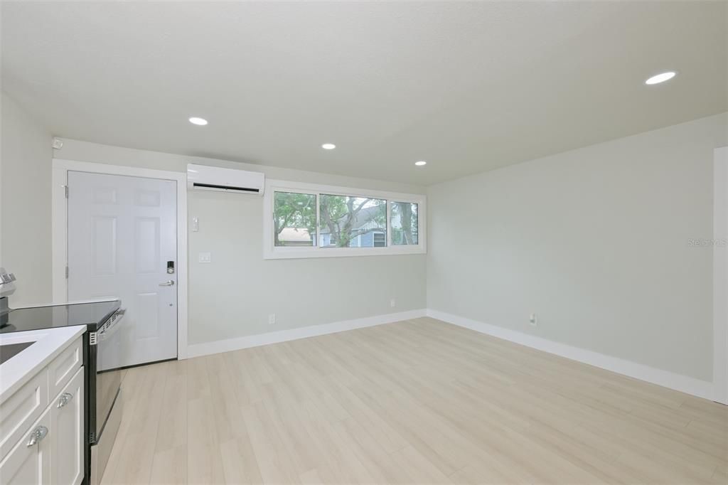 For Rent: $2,100 (3 beds, 2 baths, 1400 Square Feet)