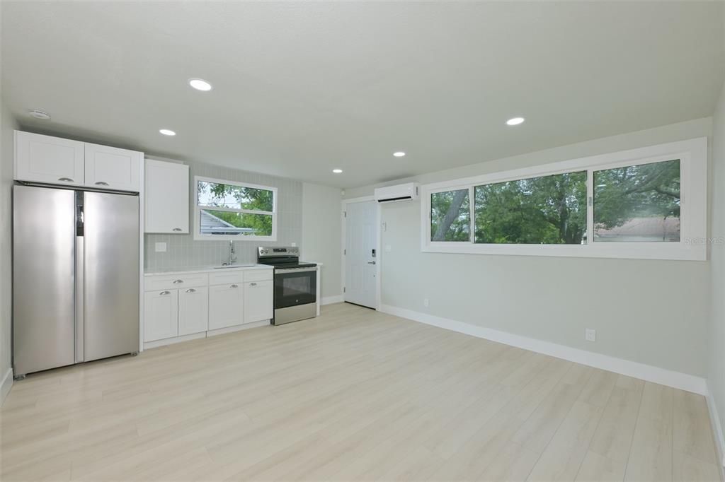 For Rent: $2,100 (3 beds, 2 baths, 1400 Square Feet)