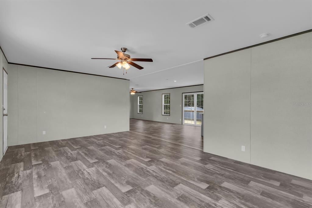 For Sale: $289,000 (4 beds, 2 baths, 1813 Square Feet)