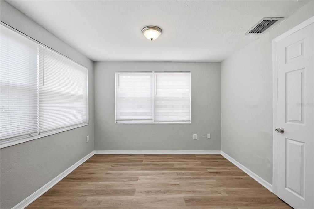 For Sale: $311,999 (4 beds, 2 baths, 1618 Square Feet)