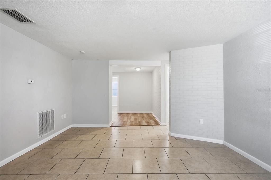 For Sale: $311,999 (4 beds, 2 baths, 1618 Square Feet)