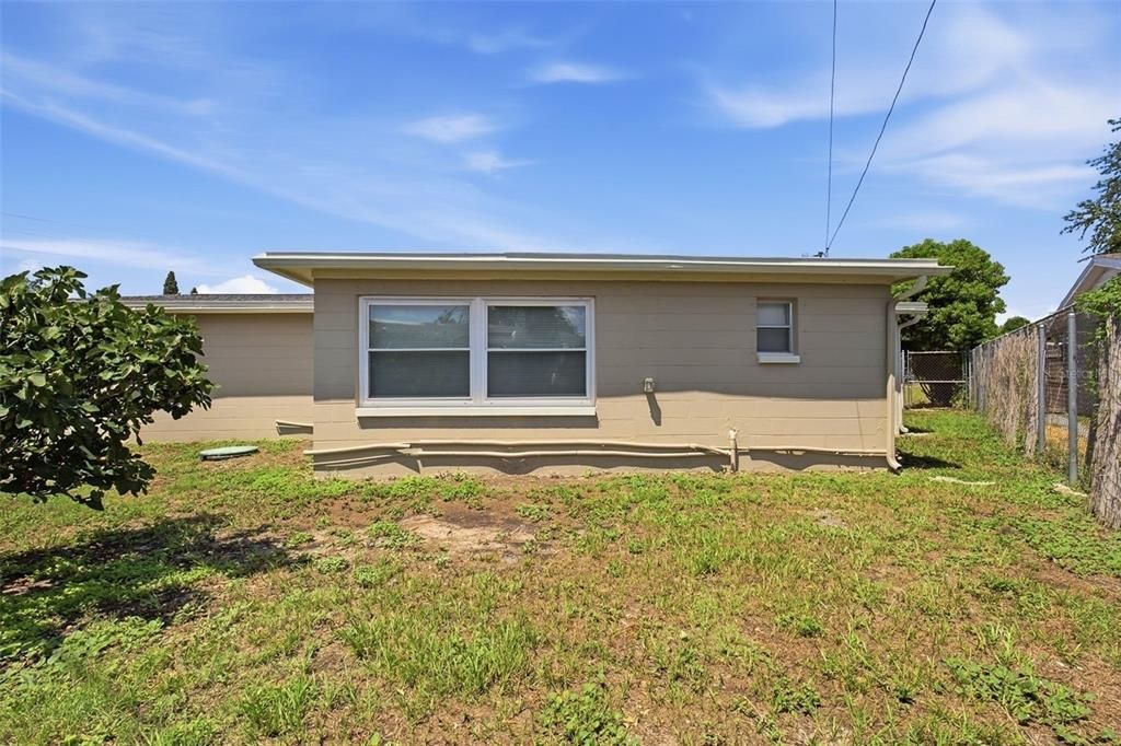 For Sale: $311,999 (4 beds, 2 baths, 1618 Square Feet)