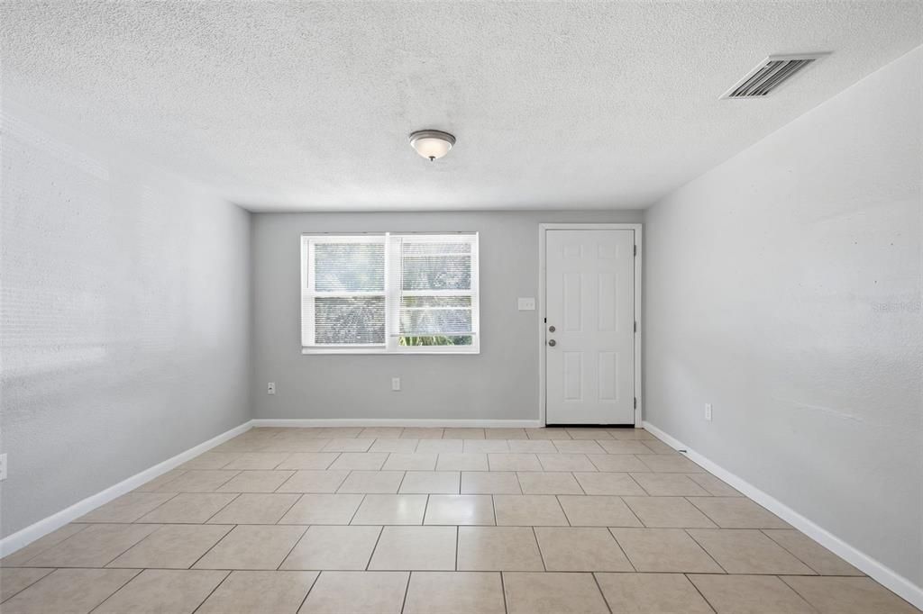For Sale: $311,999 (4 beds, 2 baths, 1618 Square Feet)