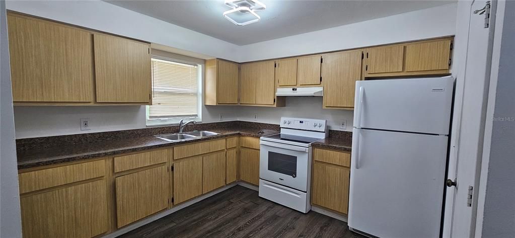 В аренду: $1,350 (2 спален, 1 ванн, 1008 Квадратных фут)