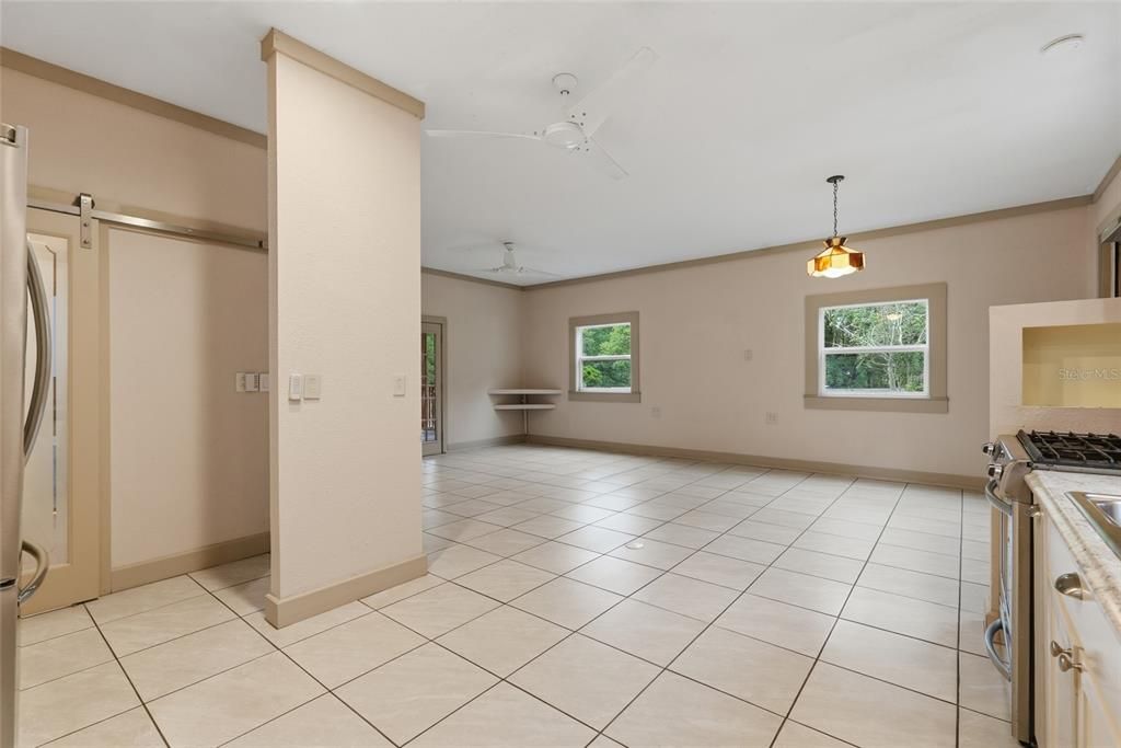 En Venta: $369,999 (2 camas, 2 baños, 1351 Pies cuadrados)