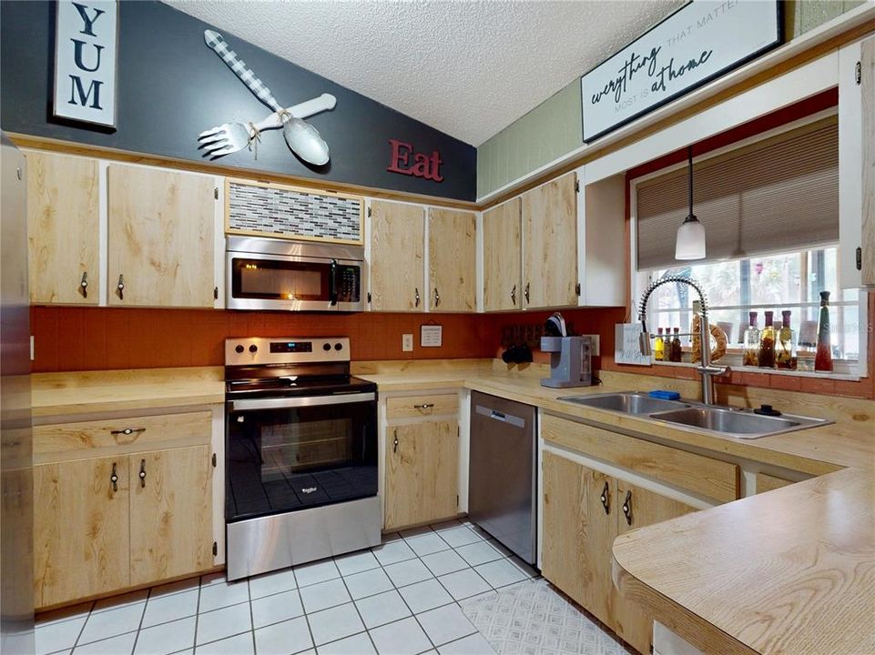 En Venta: $459,900 (3 camas, 2 baños, 1401 Pies cuadrados)