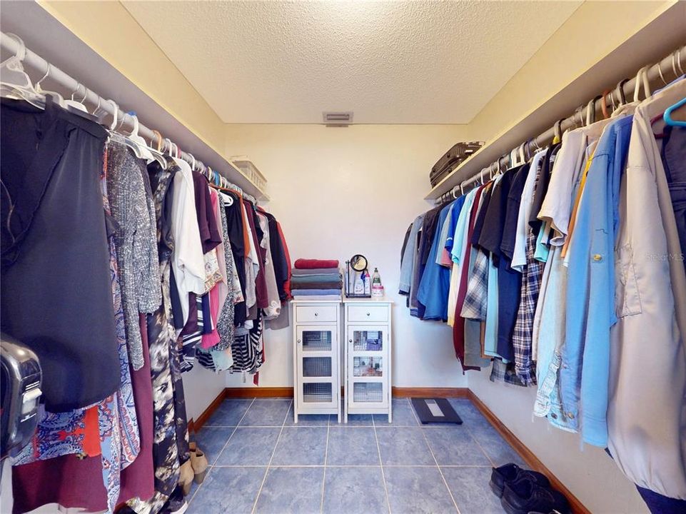 En Venta: $459,900 (3 camas, 2 baños, 1401 Pies cuadrados)