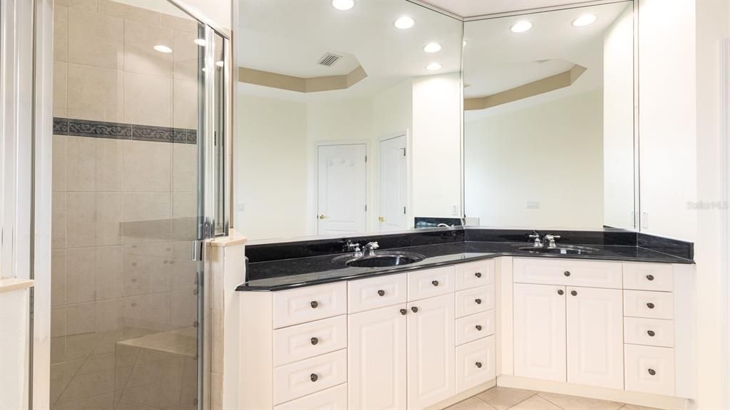 For Sale: $650,000 (5 beds, 3 baths, 2966 Square Feet)
