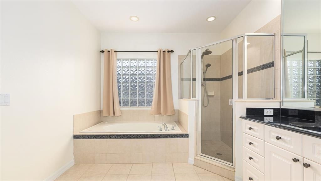 For Sale: $650,000 (5 beds, 3 baths, 2966 Square Feet)
