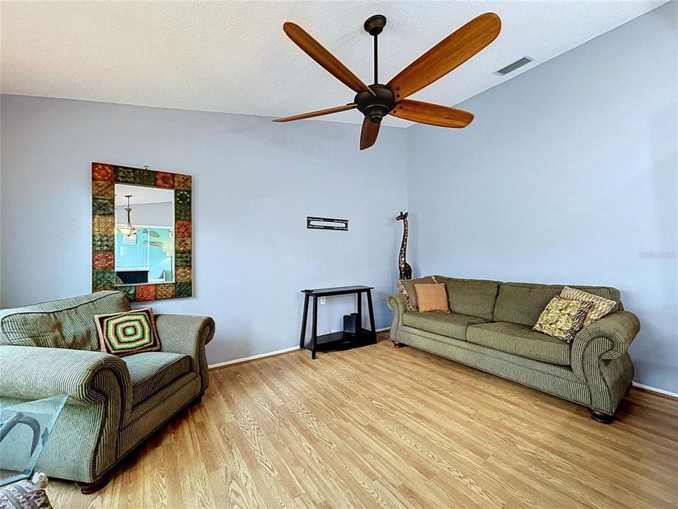 En Venta: $342,500 (2 camas, 2 baños, 1549 Pies cuadrados)