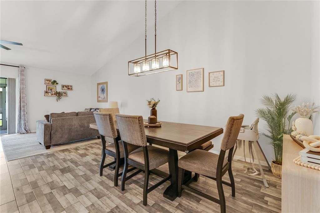На продажу: $300,000 (3 спален, 2 ванн, 1148 Квадратных фут)