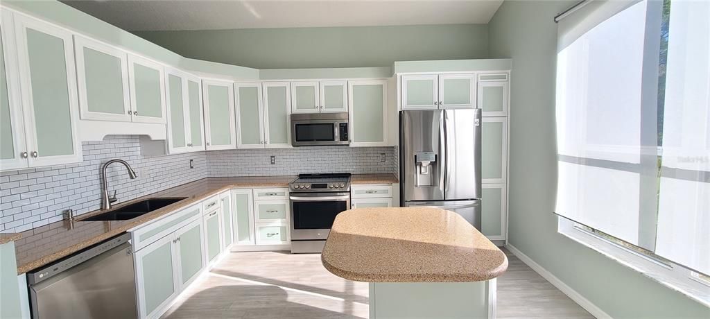 For Rent: $2,650 (3 beds, 2 baths, 1810 Square Feet)