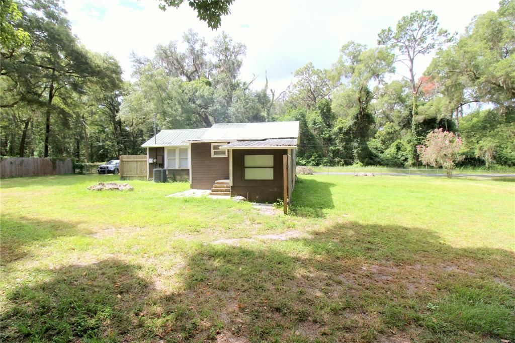 For Sale: $109,900 (2 beds, 1 baths, 595 Square Feet)