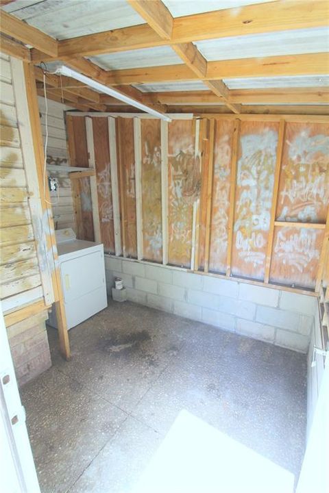 For Sale: $109,900 (2 beds, 1 baths, 595 Square Feet)